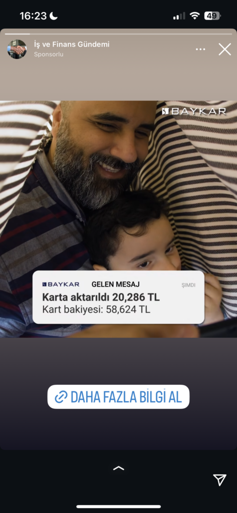 Dolandırıcıların Kullandığı Reklam Görselleri 39 Baba ve çocuk, finans mesajı bildirimiyle.