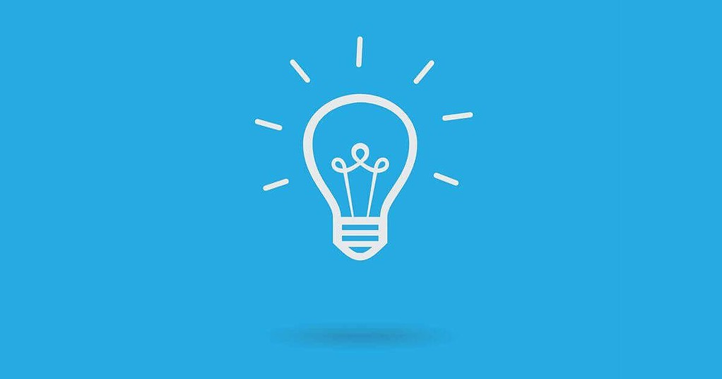 twitter aklıma bir fikir geldi, mavi fon üstüne ampül görseli, yanan bir ampül